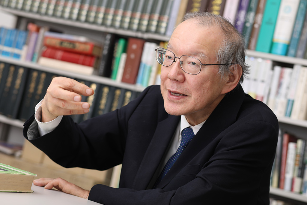 「日本ほどサイードの本がたくさん翻訳されている国はないと思います」と話す臼杵さん