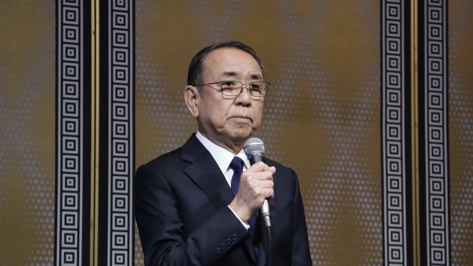 2025年11月27日の記者会見で発言するアサヒグループホールディングスの勝木敦志社長