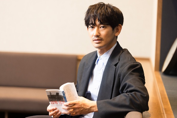 永山瑛太 村上春樹作品の全文朗読体験で得たリセットの時間 日経bookプラス 永山瑛太 村上春樹作品の全文朗読体験で得たリセットの時間 日経bookプラス