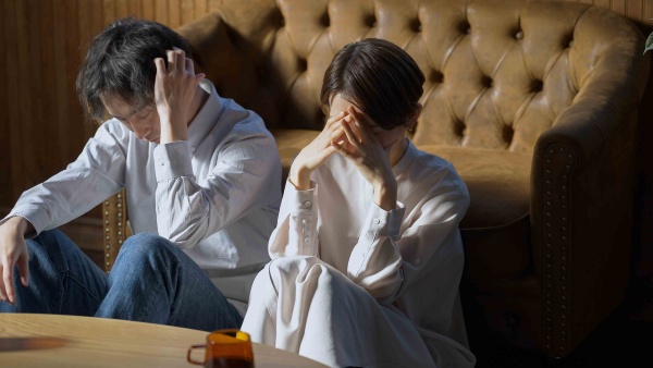 結婚して子どもを育てていこうという若い世代のごく当たり前の希望が、経済や雇用の問題によってかなえられない国になっている(写真/shutterstock)