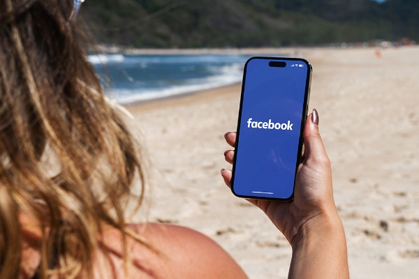 Facebookはリアルな人間関係を先んじて取り込んだ(写真はイメージ)(写真:Diego/stock.adobe.com) Facebookはリアルな人間関係を先んじて取り込んだ(写真はイメージ)(写真:Diego/stock.adobe.com)