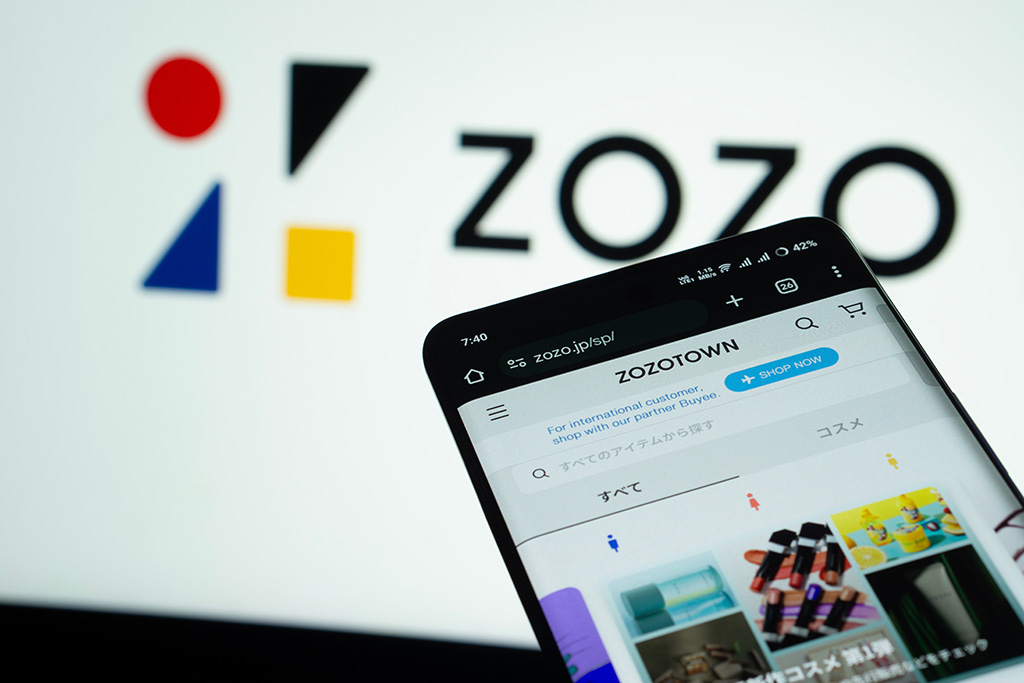 「探す・比較する・買う」という購買行動をワンストップで完結させるZOZO（写真：Mojahid Mottakin/stock.adobe.com）