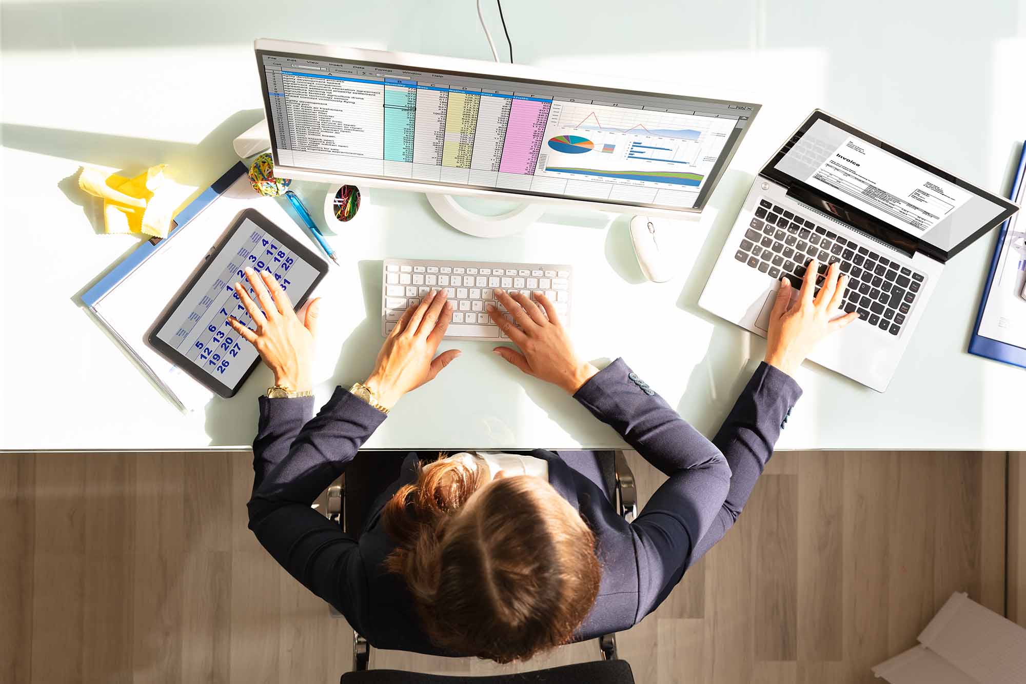 マルチタスクは仕事の成果を落とすことが、様々な研究で実証されている（写真：Andrey Popov／stock.adobe.com）