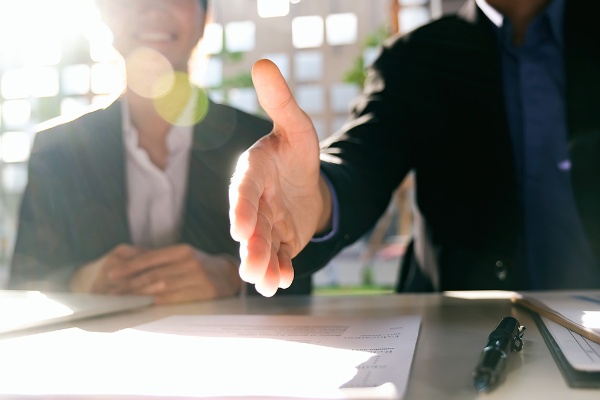 人材採用には絶対に妥協しない(写真:ijeab/stock.adobe.com) 人材採用には絶対に妥協しない(写真:ijeab/stock.adobe.com)