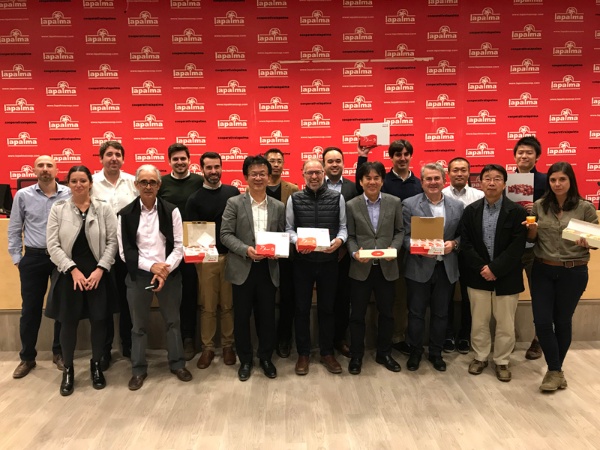 ブランド戦略会議には日本とスペインの経営者、生産者、マーケティングチーム、デザイナーが参加した(写真:著者提供)