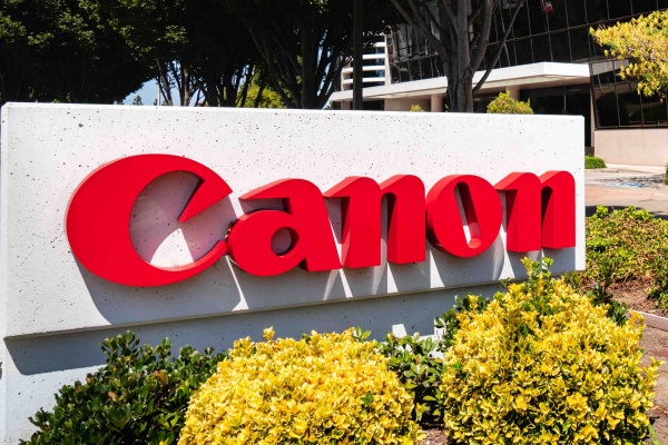 カメラメーカーとして創業したキヤノンは事務機の分野に進出した(写真/Shutterstock)