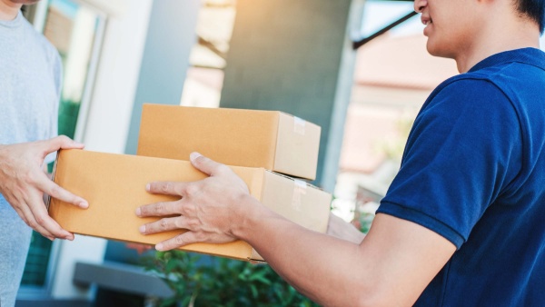 ヤマト運輸は小口荷物の宅配に参入した(写真はイメージ)(写真/Shutterstock)