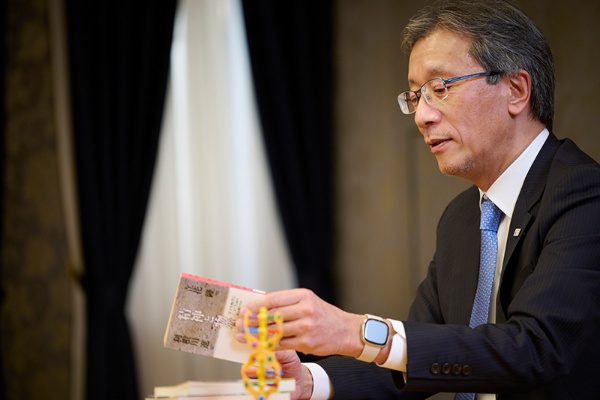 「目に付いたものをどんどん読んでいくなかで、この3冊に出合ったというわけです」 「目に付いたものをどんどん読んでいくなかで、この3冊に出合ったというわけです」