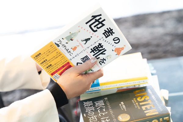 『他者の靴を履く』この表現の由来も納得です 『他者の靴を履く』この表現の由来も納得です