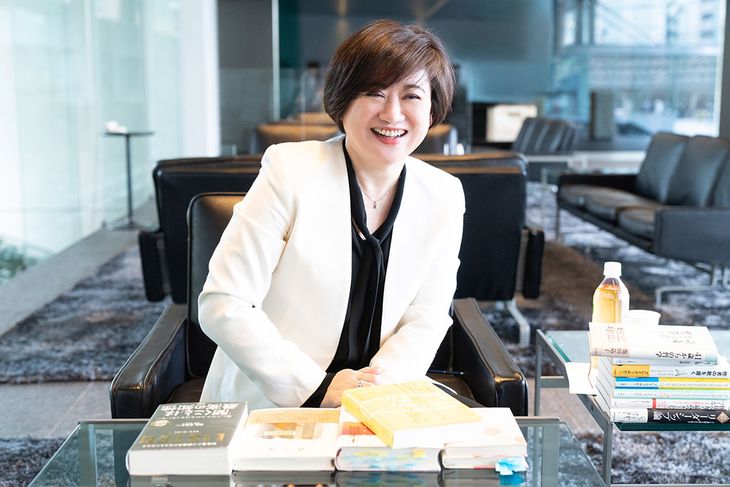 「ブレイディさんの本には、『個人の持つ可能性をちゃんと見てあげようよ』という、温かい眼差しを感じます」 「ブレイディさんの本には、『個人の持つ可能性をちゃんと見てあげようよ』という、温かい眼差しを感じます」