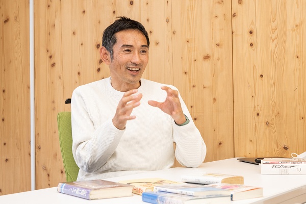 「今、目の前に見えているものは、もしかしたら自分の脳がつくり上げたものかもしれないんですよ」 「今、目の前に見えているものは、もしかしたら自分の脳がつくり上げたものかもしれないんですよ」
