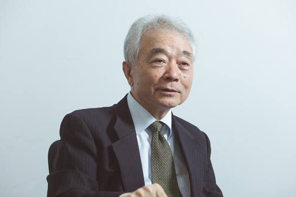 「碁盤目の謎は、私の研究の出発点でした」と話す金田さん 「碁盤目の謎は、私の研究の出発点でした」と話す金田さん