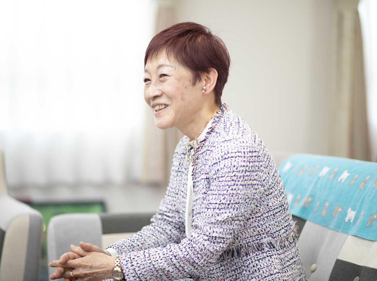 「普通のイギリス人の暮らしが描かれています」と話す長谷川眞理子さん