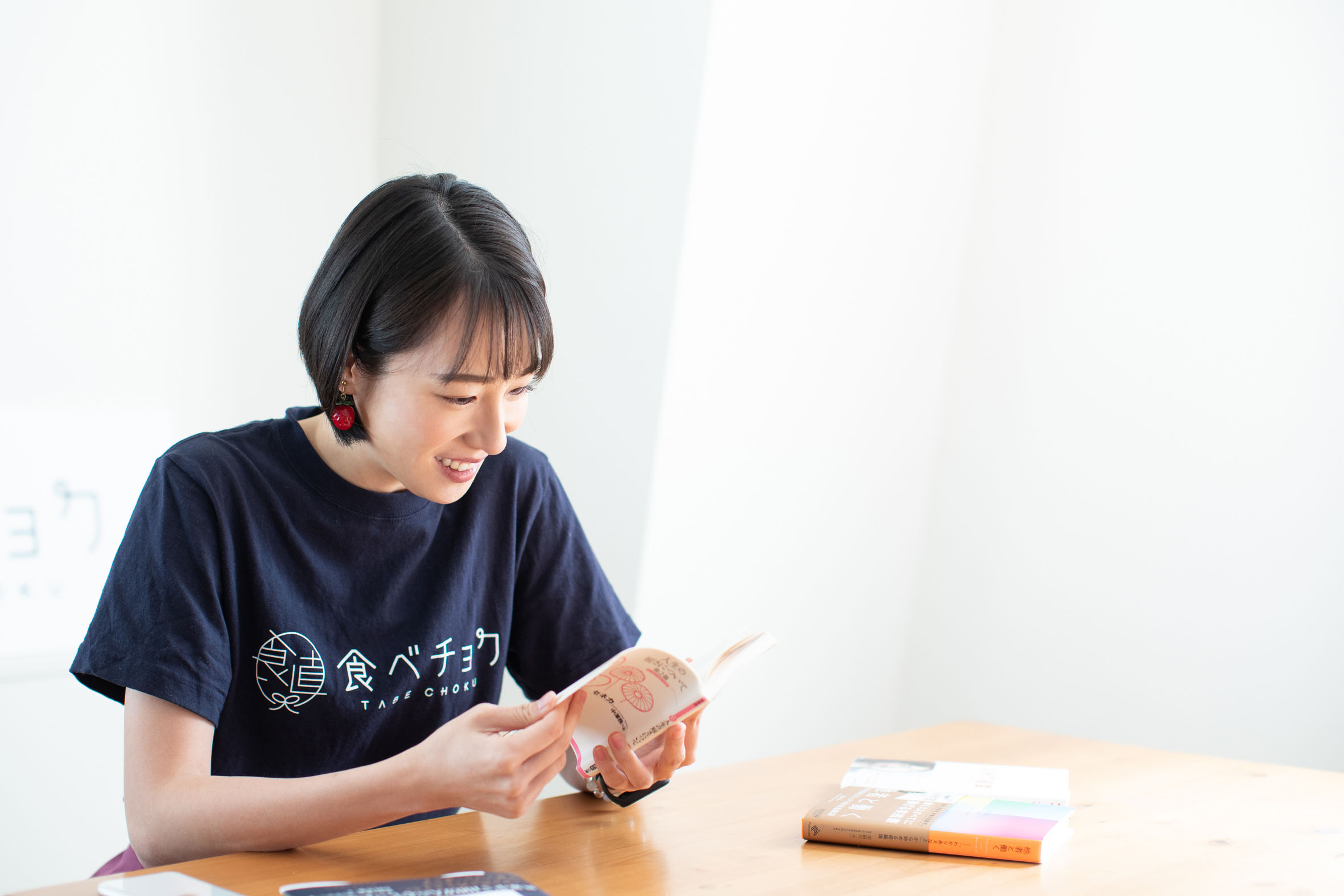「本はきれいに読んで本棚で保管しています。常にバッグに入れておいて隙間時間に気軽に読書をするという習慣もあまりありません」