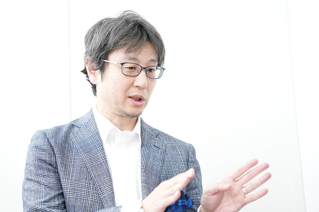 翻訳特有の制約を「楽しい」と思いながらやっていると語る児島さん