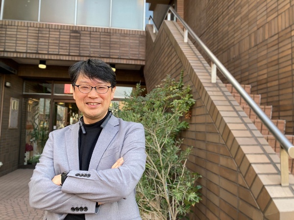 「プログラミング言語との出合いは高校生のときに読んだSF小説がきっかけでした」