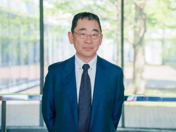 伊藤 篤(いとう・あつし)氏 中央大学 経済学部教授/最近の研究テーマは、ウエアラブル脳波センサーを利用した森林浴の効果測定、生成系AIを利用したソフトウエア学習支援・ナラティブの生成、農業支援・打音検査へのAI応用など。