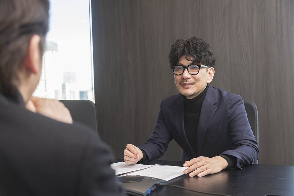 レビュー分析に加え、インタビューでも掘り下げるという川端氏