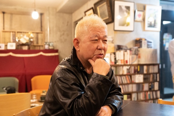 土屋氏はネット配信(第2日本テレビ)などにもいち早く取り組んできた(写真/稲垣純也、撮影協力/かふぇ あたらくしあ 以下同)