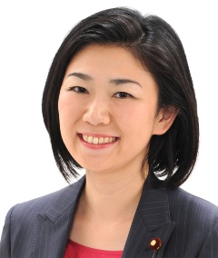 牧島かれん氏