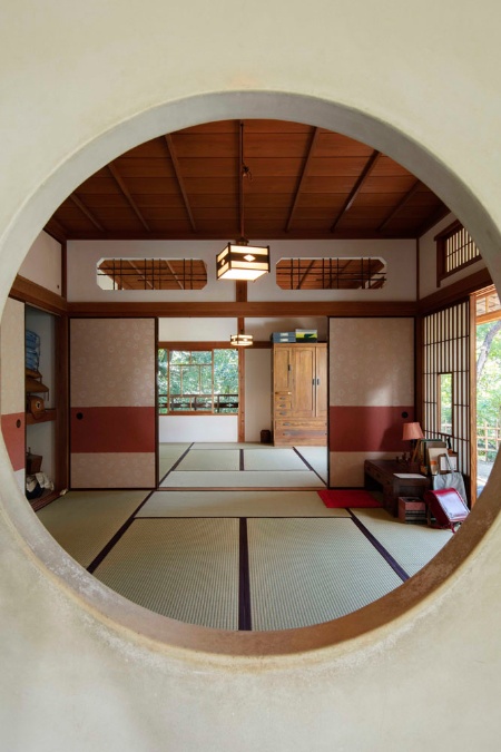 サツキとメイの家。玄関を入ると昭和30年ころの世界が広がる