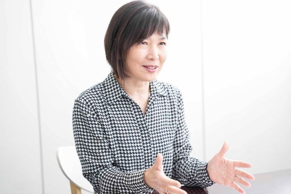 『知性の罠』の訳者、土方奈美さん 『知性の罠』の訳者、土方奈美さん