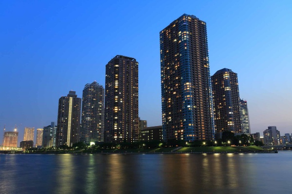 都心のタワマンはパワーカップルにも手の届かない存在になってきている(写真:isami/stock.adobe.com)