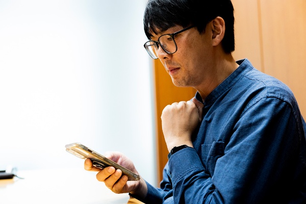 紙の雑誌、本に愛着はあるが、普段はKindleで読書をするという 紙の雑誌、本に愛着はあるが、普段はKindleで読書をするという