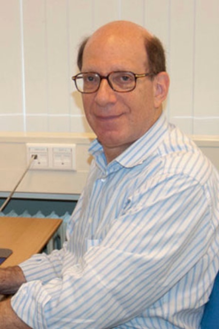 Prof. Dr. A.S.Tanenbaum(本記事のためにタネンバウム教授から届いた写真)
