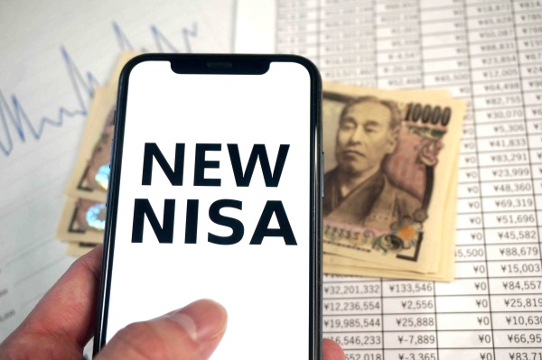これまでNISA口座で購入してきた商品を、新しいNISAに移すことはできない（写真／Shutterstock）