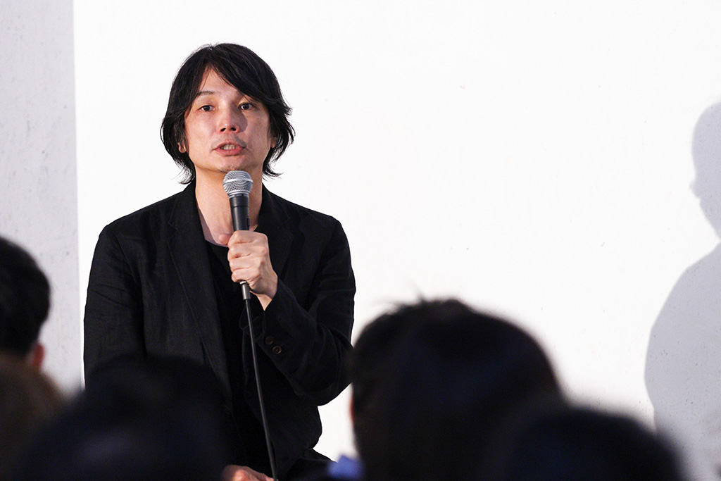 「考えが違う人たちを嫌うことが今の時代も起きている。それを描きたかった」と語る堤大介氏 「考えが違う人たちを嫌うことが今の時代も起きている。それを描きたかった」と語る堤大介氏