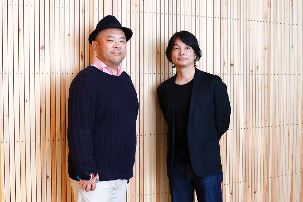 孫泰蔵氏（左）と堤大介監督