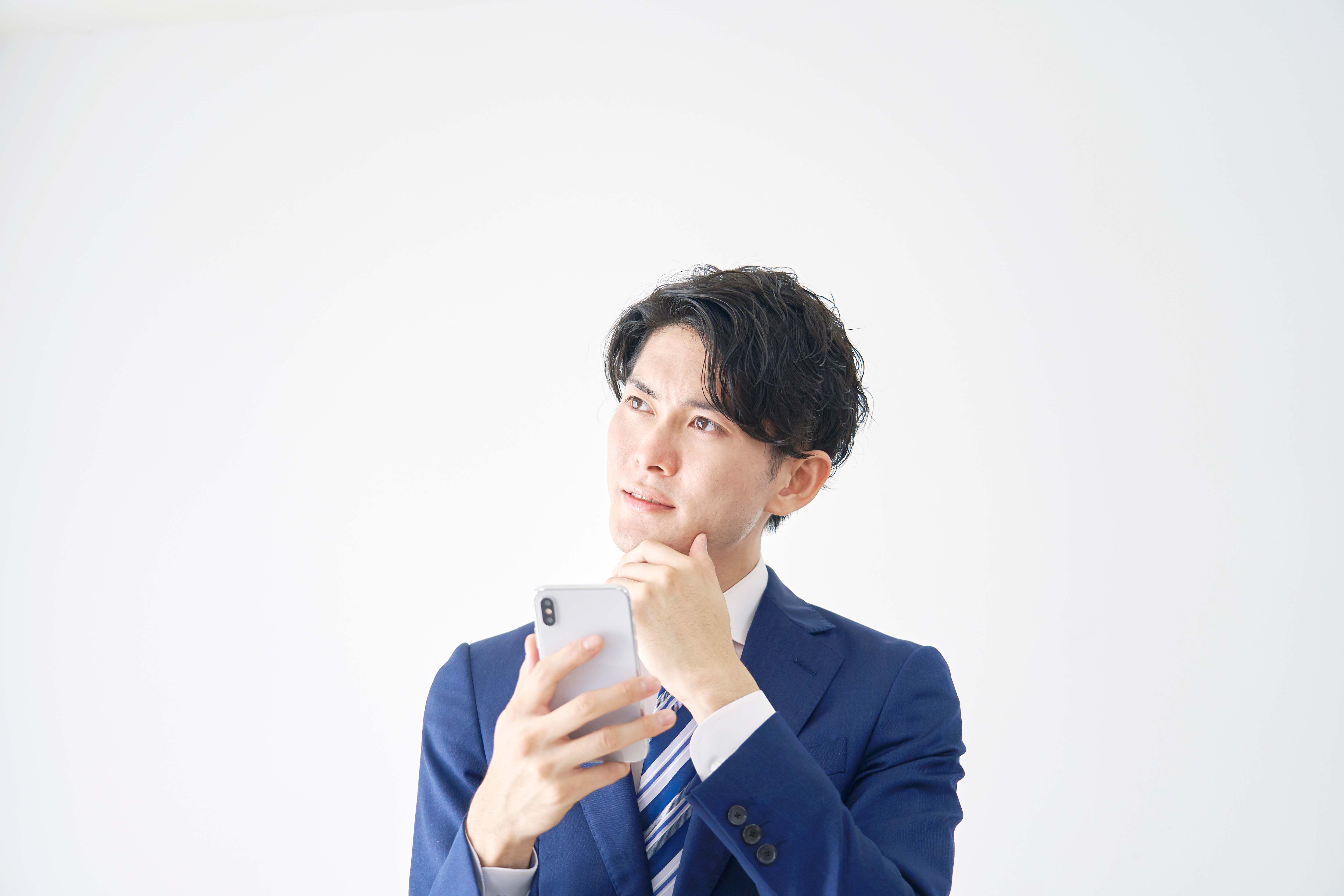 つみたて投資か一括投資かは株価の動向次第(siro46/shutterstock.com)