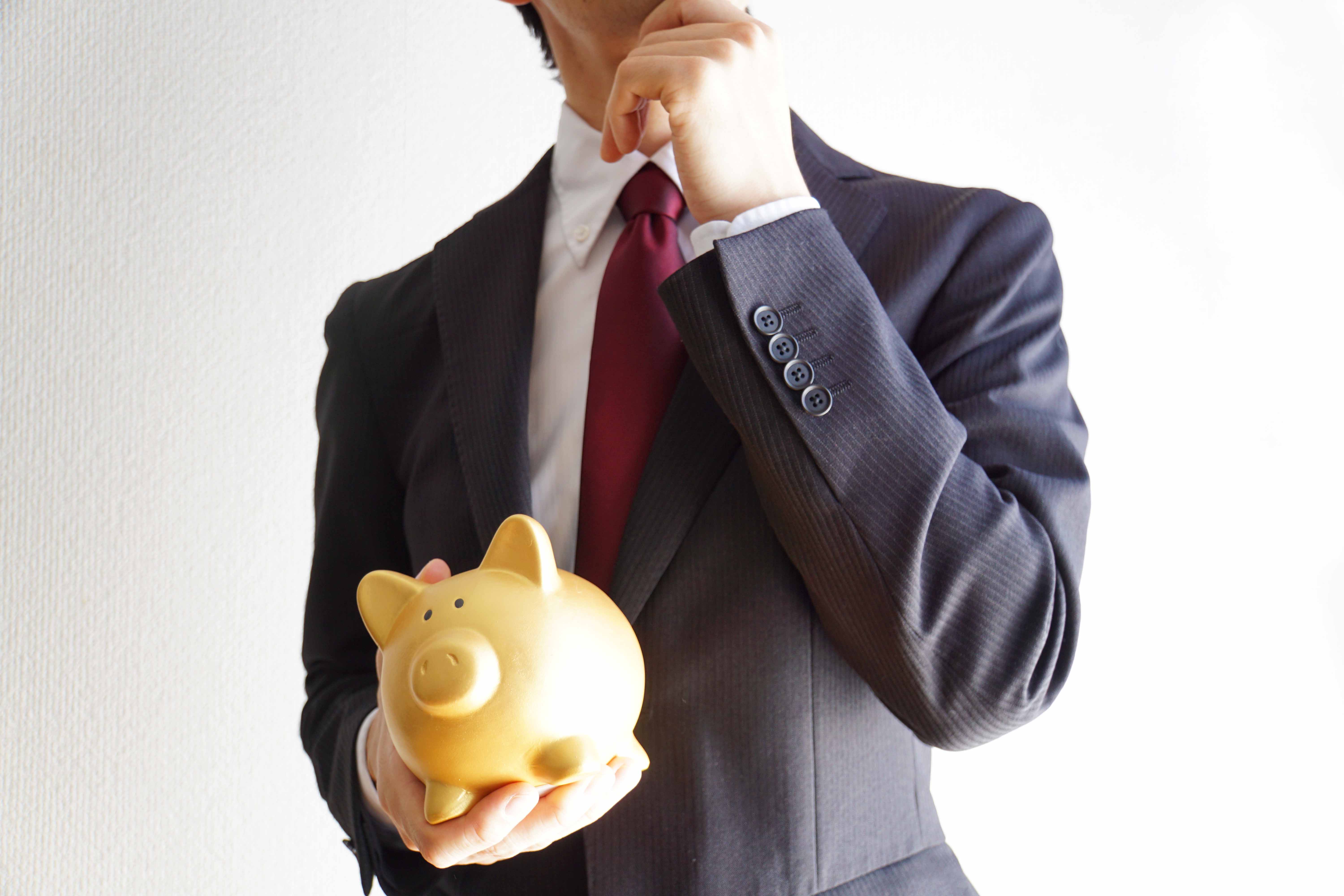 預貯金はもはや「無料の貸金庫」状態(mshin/shutterstock.com)