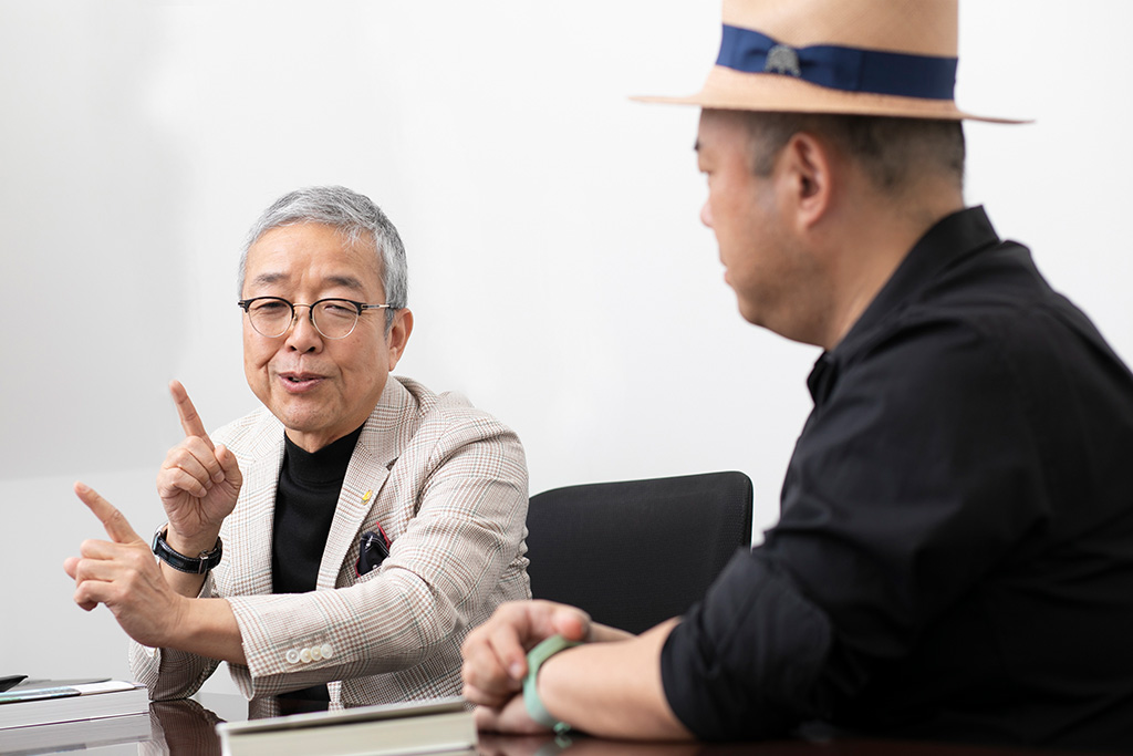 吉森保さん(左)と孫泰蔵さん 吉森保さん(左)と孫泰蔵さん