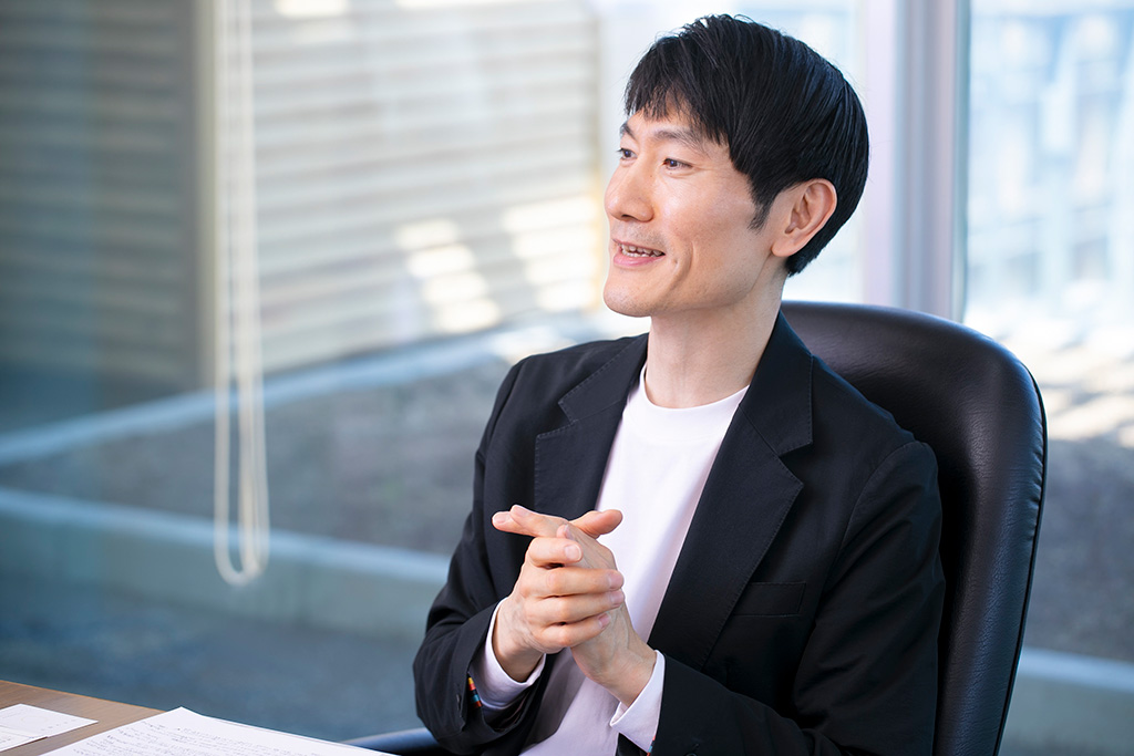 「学長室のある5階までは階段で上り下りしています。心身健やかであれば、精神的なゆとりが生まれ、本が読めますから」