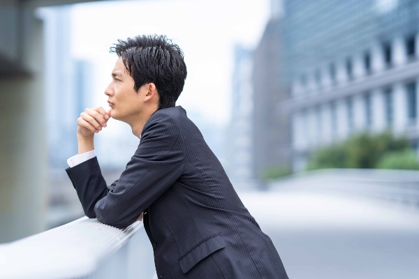 多くの日本の会社員は、雇用大転換に自力で立ち向かわなければならない状況に追い込まれている(写真:K+K/stock.adobe.com)