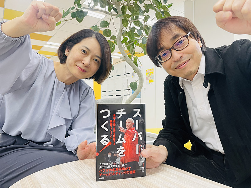 『スーパーチームをつくる! 最短・最速で目標を達成する組織マネジメント』でトム・ホーバス・ヘッドコーチの緻密な取り組みを知ると、パリ五輪がさらに楽しめるはず。頑張れ、日本代表! ちなみに本文に登場する「第ゼロ感」とは大ヒット映画『THE FIRST SLAM DUNK』エンディング主題歌です