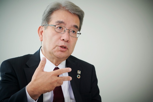 石川啓太郎(いしかわ・けいたろう) 青森銀行頭取、プロクレアHD副社長/青森県生まれ。1984年上智大学卒業後、青森銀行に入行。営業統括部長などを経て、2019年6月取締役常務執行役員、21年6月取締役専務執行役員、22年4月プロクレアHD取締役、22年6月青森銀行副頭取。23年6月から現職(写真:洞澤佐智子、以下同) 石川啓太郎(いしかわ・けいたろう) 青森銀行頭取、プロクレアHD副社長/青森県生まれ。1984年上智大学卒業後、青森銀行に入行。営業統括部長などを経て、2019年6月取締役常務執行役員、21年6月取締役専務執行役員、22年4月プロクレアHD取締役、22年6月青森銀行副頭取。23年6月から現職(写真:洞澤佐智子、以下同)