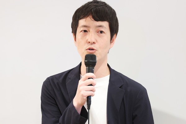 関口照輝さん(ハイライト代表/コルク人事企画/烏森珈琲店主) 大学卒業後、ファーストリテイリングに入社。その後リクルート、力の源ホールディングスを経て、2020年にフリーランスの人事コンサルタントとして独立。現在は、ハイライトの代表として人事領域事業、コルクの人事、烏森珈琲の店主を兼務している 関口照輝さん(ハイライト代表/コルク人事企画/烏森珈琲店主) 大学卒業後、ファーストリテイリングに入社。その後リクルート、力の源ホールディングスを経て、2020年にフリーランスの人事コンサルタントとして独立。現在は、ハイライトの代表として人事領域事業、コルクの人事、烏森珈琲の店主を兼務している