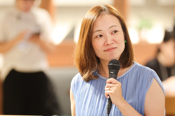 平田麻莉さん(プロフェッショナル&パラレルキャリア・フリーランス協会代表理事) 大学在学中にビルコムの創業期に参画。広報の戦略・企画・実働を担い、戦略的PR手法の体系化に尽力。現在はフリーランスとして広報や出版プロデュースなどを行う傍ら、2017年にフリーランス協会を設立。政府検討会の委員・有識者経験多数。日経WOMAN「ウーマン・オブ・ザ・イヤー2020」受賞 平田麻莉さん(プロフェッショナル&パラレルキャリア・フリーランス協会代表理事) 大学在学中にビルコムの創業期に参画。広報の戦略・企画・実働を担い、戦略的PR手法の体系化に尽力。現在はフリーランスとして広報や出版プロデュースなどを行う傍ら、2017年にフリーランス協会を設立。政府検討会の委員・有識者経験多数。日経WOMAN「ウーマン・オブ・ザ・イヤー2020」受賞