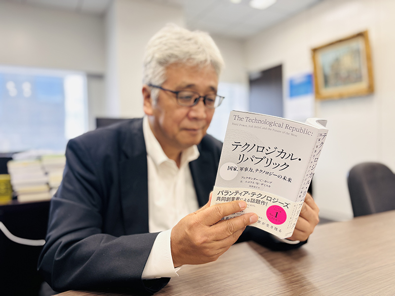 AIの急速な進化によって大きな転換点を迎えている「人類とテクノロジー」の関係。『テクノロジカル・リパブリック　国家、軍事力、テクノロジーの未来』は、その変化の一断面を生々しく浮かび上がらせています