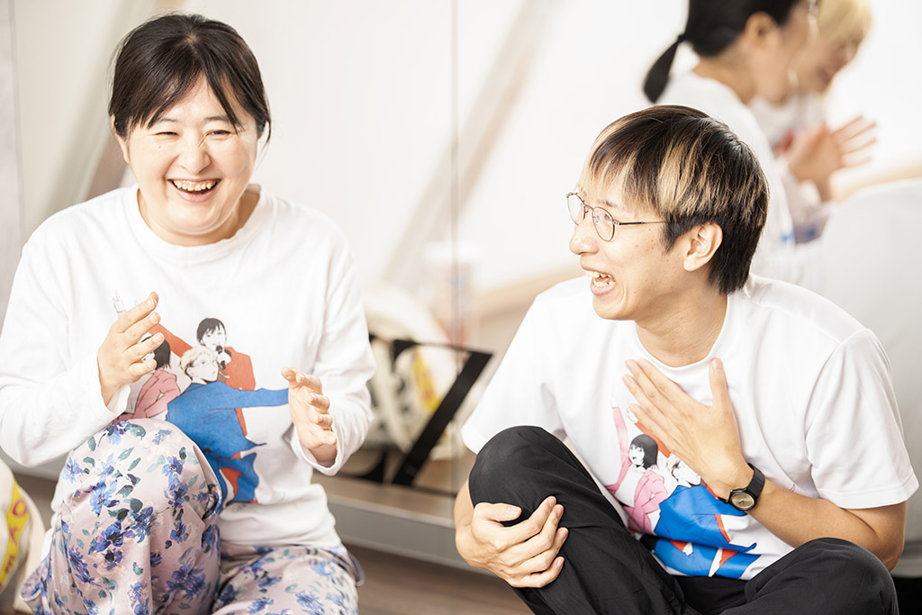 鋭い朝井さんのツッコミにすぐ本当のことを白状してしまう柚木さんと大笑いの朝井さん