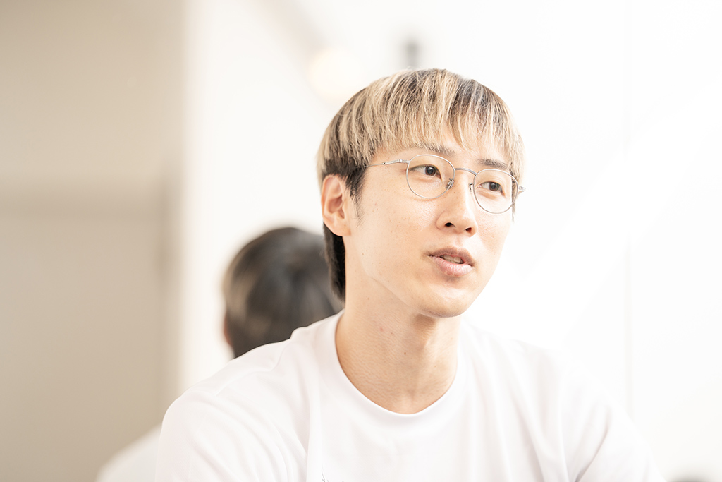 「人に靴を履かせる装置として、作家も機能できることがうれしい」（朝井さん）