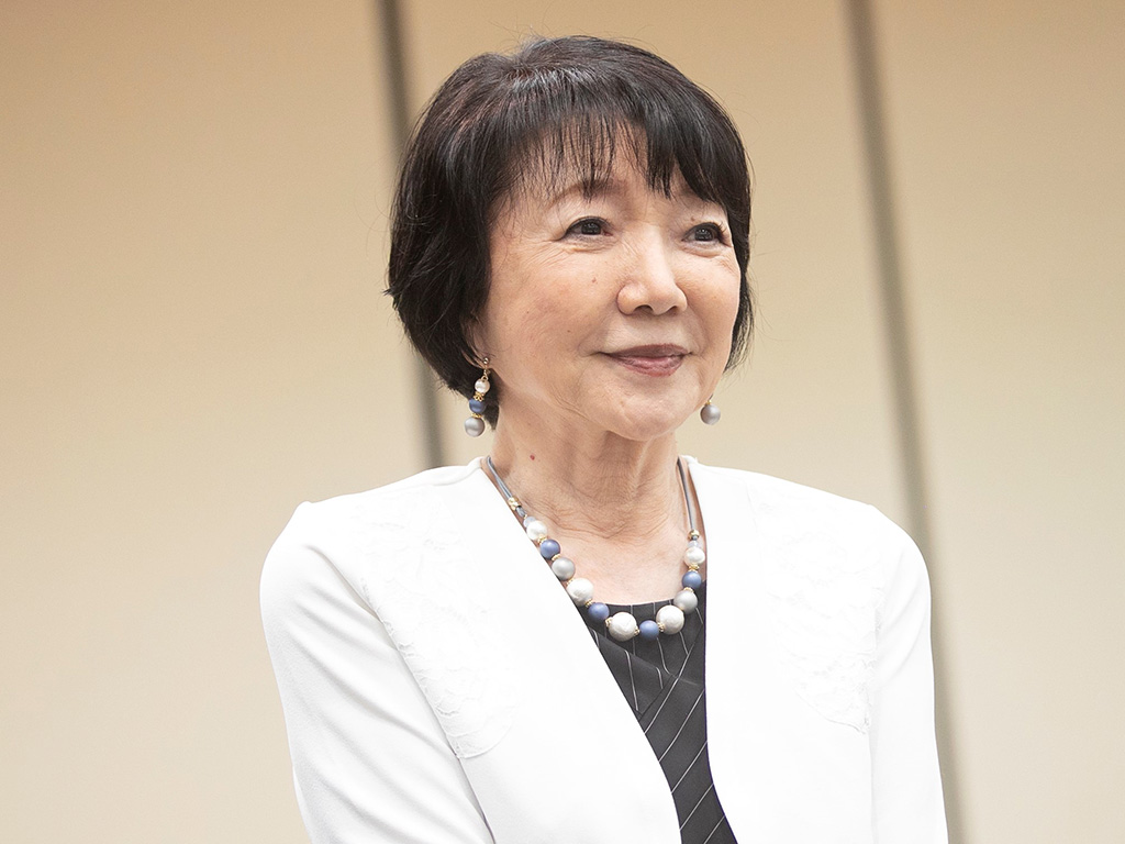 1946(昭和21)年生まれ。84年『光抱く友よ』で芥川賞、95年『水脈』で女流文学賞、2010年『トモスイ』で川端康成文学賞。20年『小説伊勢物語 業平』で泉鏡花文学賞受賞。他、著書多数。09年に紫綬褒章受章。18年に文化功労者に。 1946(昭和21)年生まれ。84年『光抱く友よ』で芥川賞、95年『水脈』で女流文学賞、2010年『トモスイ』で川端康成文学賞。20年『小説伊勢物語 業平』で泉鏡花文学賞受賞。他、著書多数。09年に紫綬褒章受章。18年に文化功労者に。
