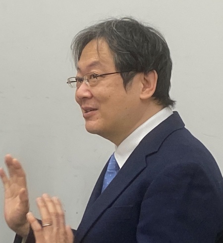 <span class="fontBold">守屋淳(もりや・あつし)氏<br/> 中国古典研究家</span><br>1965年、東京都生まれ。早稲田大学第一文学部卒。大手書店勤務を経て、現在は主に『孫子』『論語』『韓非子』『老子』『荘子』などの中国古典や、近代日本の実業家、特に渋沢栄一の知恵を現代にどのように生かすかをテーマとした、執筆や企業での研修・講演を行う。著書に、『最高の戦略教科書 孫子』『nbb 孫子・戦略・クラウゼヴィッツ』『現代語訳 論語と算盤』など多数。</a>