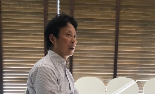 「過去ではなく、新しい自分に目を向ける意識で」<br/><br/><span class="fontBold">小林弘幸(こばやし・ひろゆき)氏<br/> 順天堂大学医学部教授</span><br>1960年、埼玉県生まれ。1987年、順天堂大学医学部卒業。1992年、同大学大学院医学研究科修了。ロンドン大学付属英国王立小児病院外科、トリニティ大学付属医学研究センター、アイルランド国立小児病院外科での勤務を経て、順天堂大学小児外科講師・助教授を歴任。自律神経研究の第一人者として、数多くのプロスポーツ選手、アーティスト、文化人へのコンディショニング、パフォーマンス向上指導に関わる。</a>
