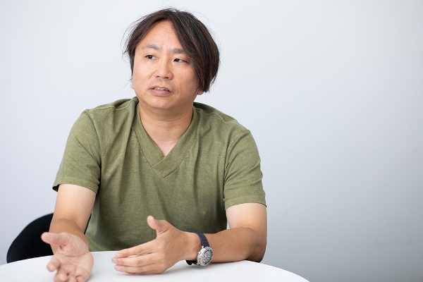 「自分だけ大きな流れに乗らないとデメリットが多すぎる。ではどうすべきなのか。この作品を書きながら答えを探していました」 「自分だけ大きな流れに乗らないとデメリットが多すぎる。ではどうすべきなのか。この作品を書きながら答えを探していました」