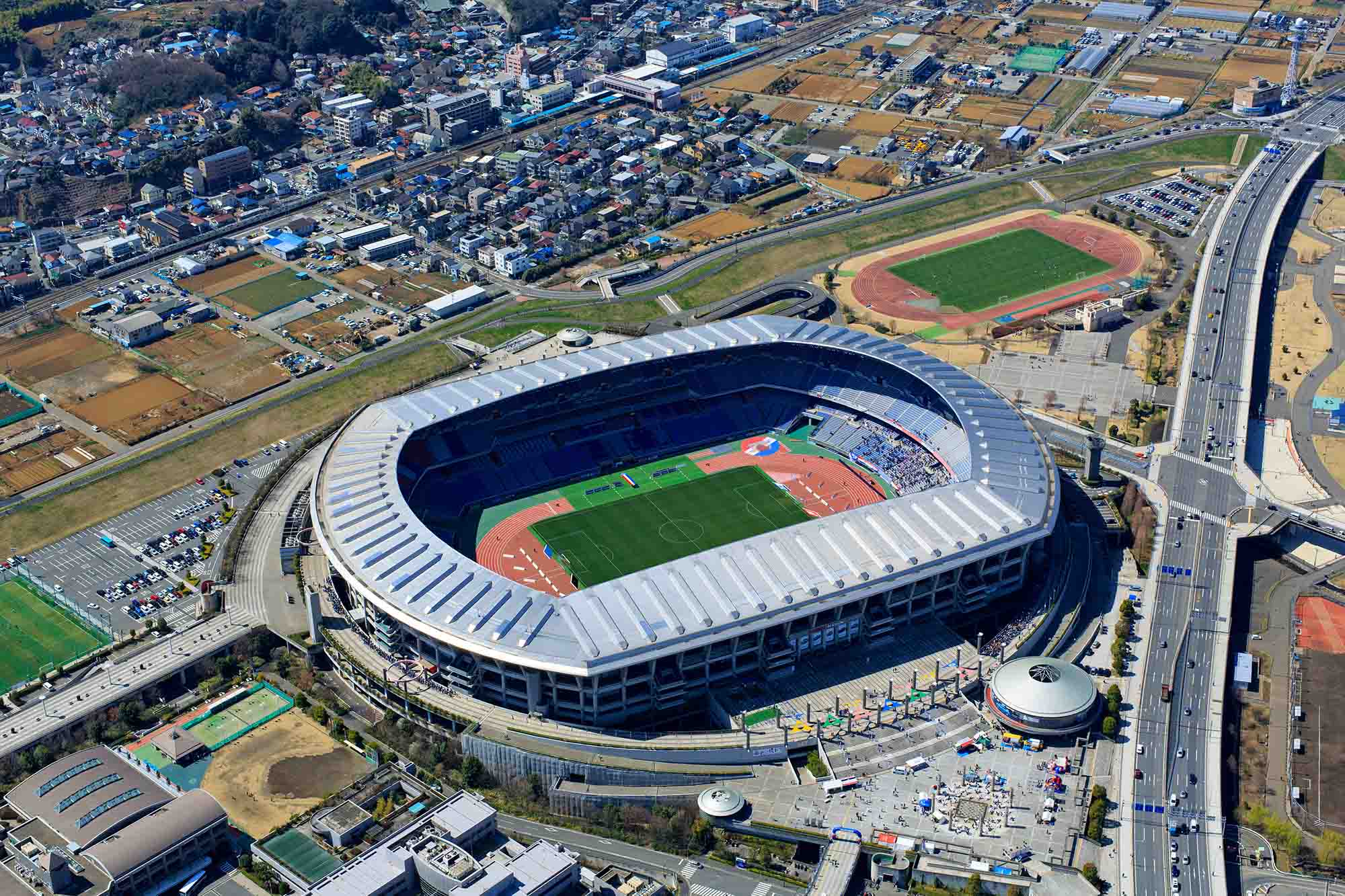 横浜国際総合競技場（写真：show-m／stock.adobe.com）