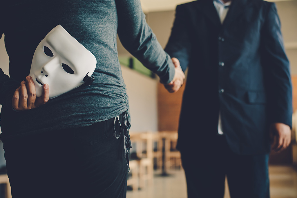人間は常に「仮面(ペルソナ)」をつけて他人と接している(写真:photobyphotoboy/stock.adobe.com) 人間は常に「仮面(ペルソナ)」をつけて他人と接している(写真:photobyphotoboy/stock.adobe.com)
